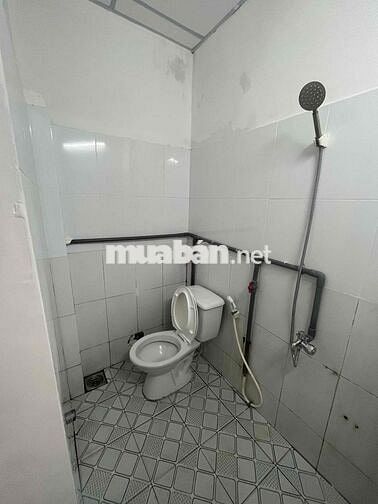Cho thuê nhà cấp 4 diện tích lớn 100m2 đường Lê Văn Khương , hxh