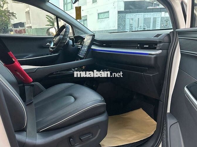 HYUNDAI CUSTIN 2.0T CAO CẤP 2024 LƯỚT 11K