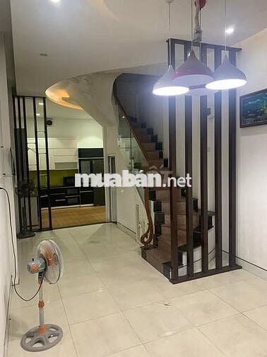 Cho thuê nhà nguyên căn ngõ 132 Cầu Giấy – vị trí thuận tiện