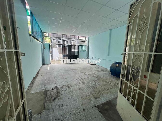 Cho thuê nhà cấp 4 diện tích lớn 100m2 đường Lê Văn Khương , hxh