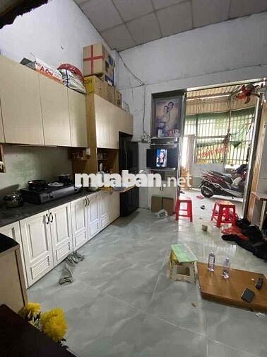 Nhà cấp 4 . gác lững . SHR . đất vuông Đẹp