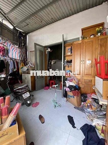 Nhà cấp 4 . gác lững . SHR . đất vuông Đẹp