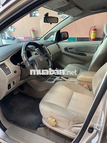 Toyota Innova 2014 2.0G - 275000 km