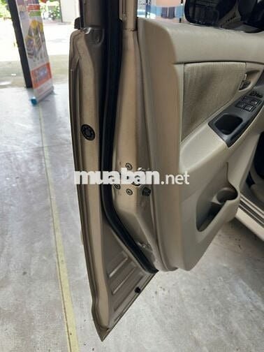Toyota Innova 2014 2.0G - 275000 km