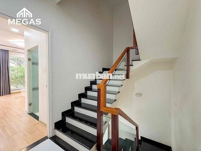 Cho Thuê Nhà Nguyên Căn 5PN 5WC Thoáng Mát Ngay CityLand Center Hills