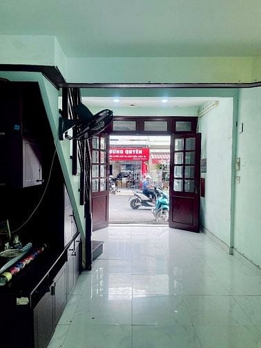 Cho thuê nhà mặt tiền: 160 Tân Phước, P.7, Q.10, DT 70m2