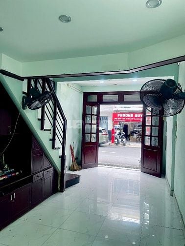 Cho thuê nhà mặt tiền: 160 Tân Phước, P.7, Q.10, DT 70m2