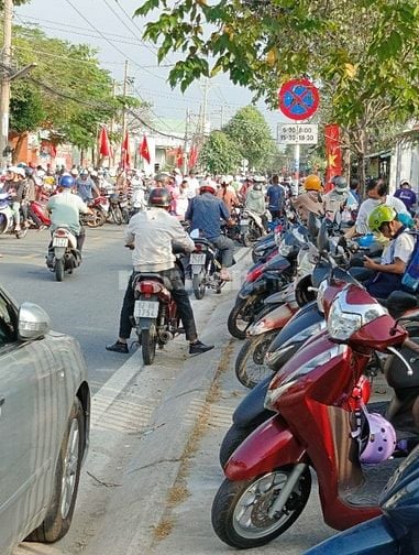NHÀ MẶT TIỀN cho thuê nguyên căn F4 5.5tr/th