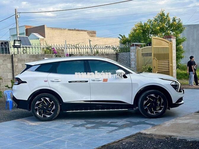 Kia Sportage 2022 - 8000 km mới nhất việt nam