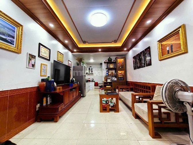 Nhà Đẹp Giá Tốt - Vị Trí Sêu Đắc Địa - Ô Tô Đỗ Cửa - Chỉ 4 Tỷ