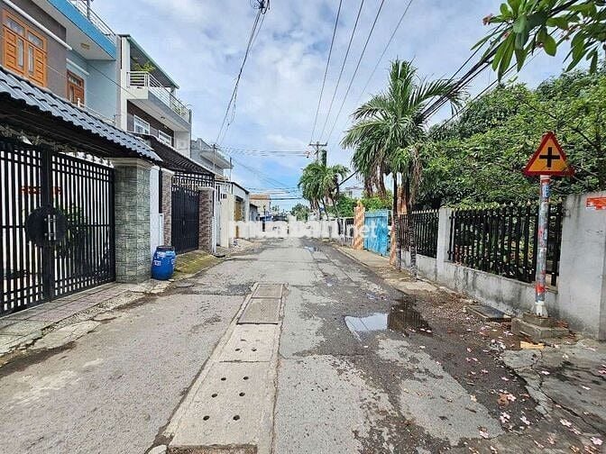 Đất đẹp 100m gần ngã tư Đồi Mồi và chợ Dĩ An 1 vào 500m