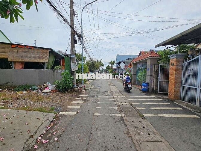 Đất đẹp 100m gần ngã tư Đồi Mồi và chợ Dĩ An 1 vào 500m