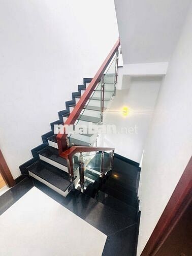 5,8 tỷ xe hơi đổ cửa hiếm đường 38. 4 tầng hbc TĐ. 1 căn ***