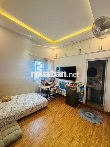 5,8 tỷ xe hơi đổ cửa hiếm đường 38. 4 tầng hbc TĐ. 1 căn ***