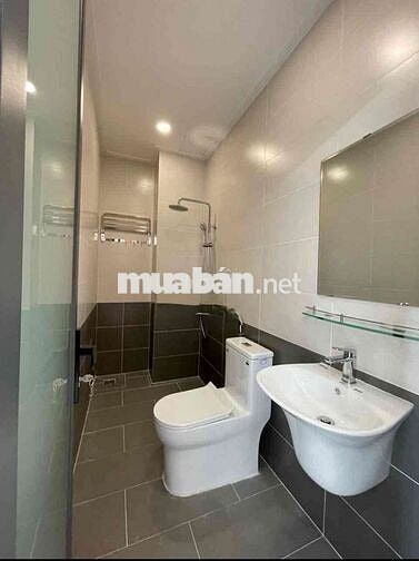 Nhà mới 100% ( 5 x 15 có 7pn 8wc có cầu thang máy )