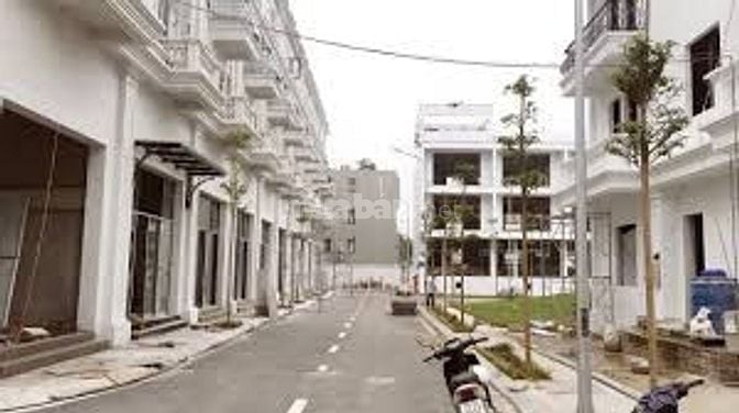 Bán căn nhà liền kề  ngõ 196 Hồ Tùng Mậu, 80m² 6 tầng, thang máy giá 2