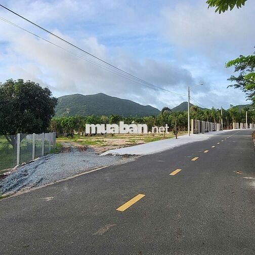 Bán đất gần biển xã Phước Hải. Lô góc hai mặt tiền 324m2. Giá 2,2 tỷ