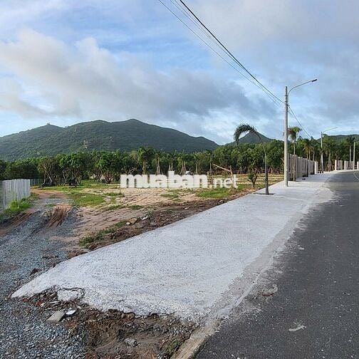 Bán đất gần biển xã Phước Hải. Lô góc hai mặt tiền 324m2. Giá 2,2 tỷ