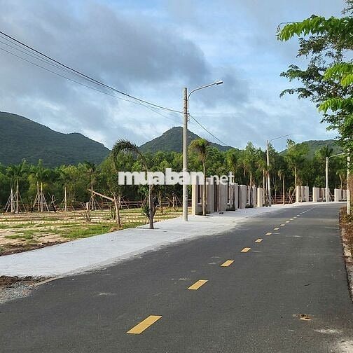 Bán đất gần biển xã Phước Hải. Lô góc hai mặt tiền 324m2. Giá 2,2 tỷ