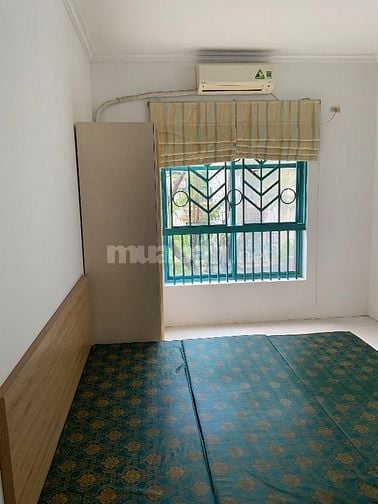 Vào nhà ngay lập tức , chủ nhà thân thiện 