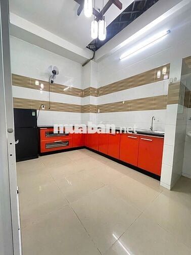 Cho thuê 1 phòng ngủ rộng 35m² tách bếp riêng ngay Hòa Bình Quận 11