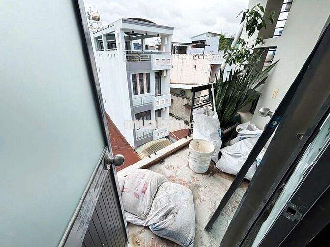 Phòng gác cửa sổ thoáng giá rẻ