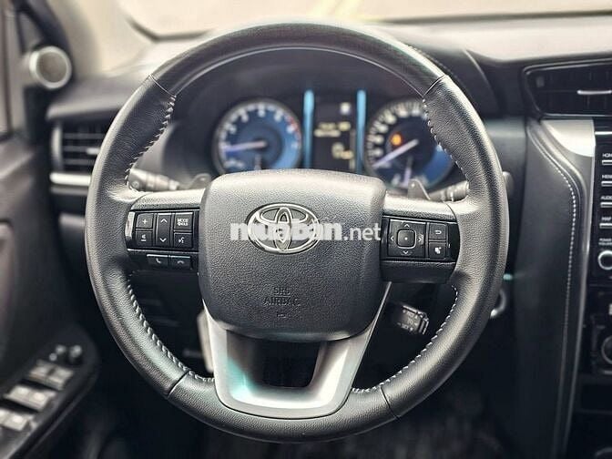 Toyota Fortuner 2024 2.7L 4x2 AT 7,000 km như mới.