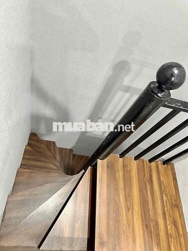 Cho thuê nhà 2 Tầng 172 Lạc Long Quân full nội thất sịn