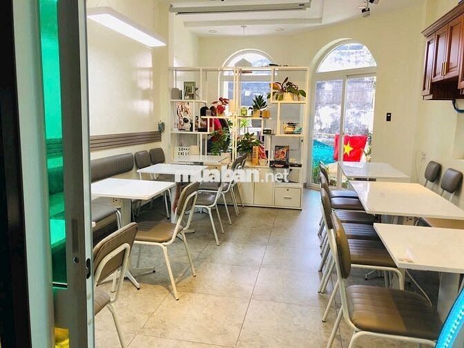 Nhà mặt tiền 1 trệt 3 lầu 160m2 có thể kinh doanh ở Bình Thạnh