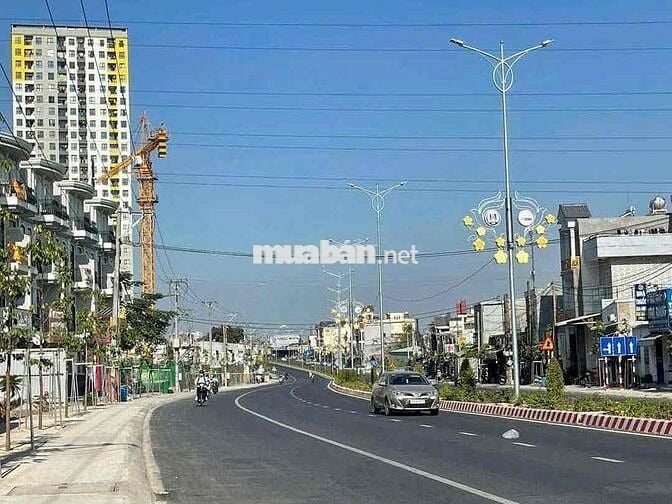 ban nhà 2 tẫng  gan đường thống nhất  p đông hoà dt 5 x20