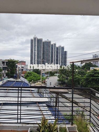Cho thuê nhà nguyên căn hẻm xe hơi 3 lầu 4 phòng ngủ có sân thượng