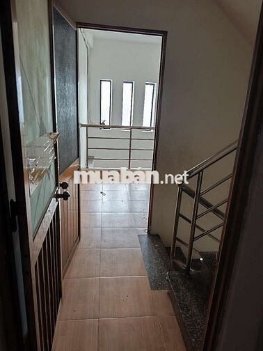 Cho thuê nhà nguyên căn hẻm xe hơi 3 lầu 4 phòng ngủ có sân thượng