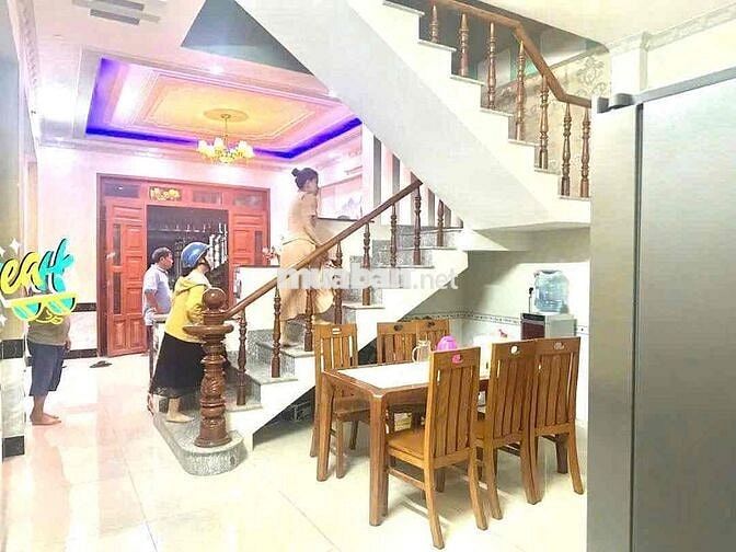 ban nhà 2 tẫng  gan đường thống nhất  p đông hoà dt 5 x20