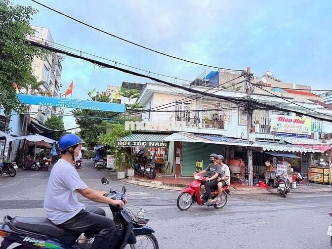 Nhà Đẹp 3 Tầng — Gần Lê Trọng Tấn, Cộng Hòa, (5m x 18m) Đông