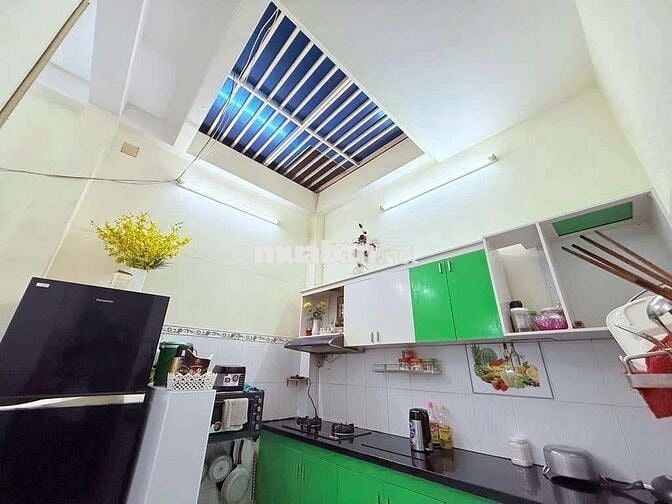 Nhà Đẹp 3 Tầng — Gần Lê Trọng Tấn, Cộng Hòa, (5m x 18m) Đông