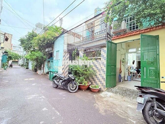 Nhà Đẹp 3 Tầng — Gần Lê Trọng Tấn, Cộng Hòa, (5m x 18m) Đông