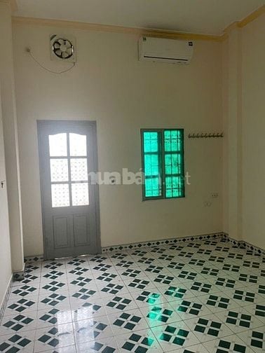 Cho thuê nhà ngõ 102 Kim Ngưu, HBT, DT  50m2 x 2,5 tầng, 2 phòng ngủ