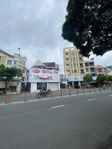 Bán nhà MT Nguyễn Thái Sơn, P.3, GV. DT 11x13m. CN 118m2Giá 37tỷ