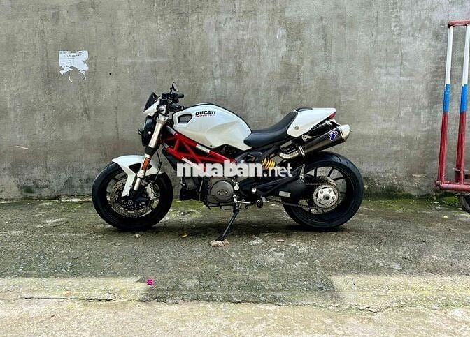 Ducati Monster 796