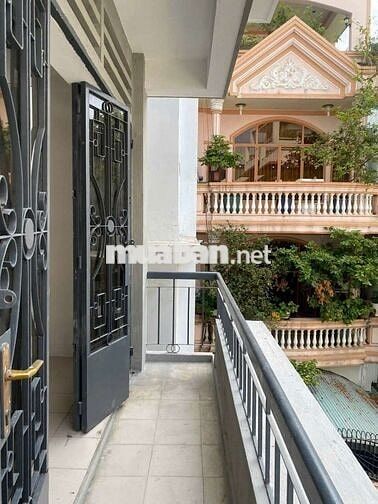 Đầu tháng mình trống phòng gác full nội thất có ban công ngay ĐH TNVMT