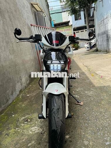 Ducati Monster 796