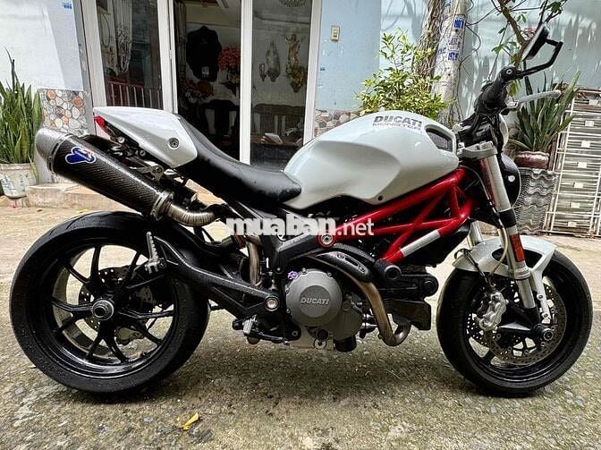 Ducati Monster 796