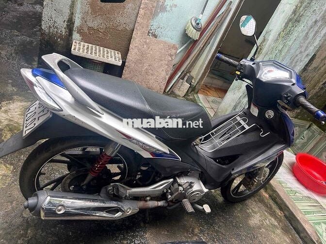 Bán xe máy suzuki, xe còn mới máy êm.