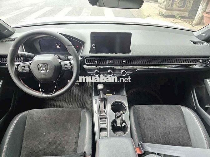 Honda Civic 2023 RS 1.5 AT - 30000 km sơn zin 99%