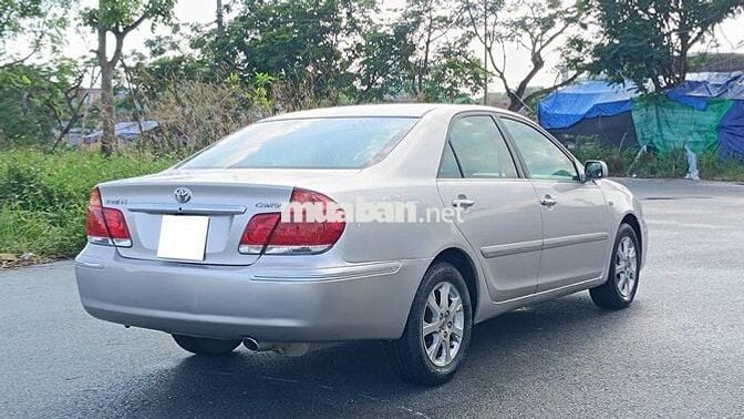 Toyota Camry 3.0V model 2005 bạc đẹp