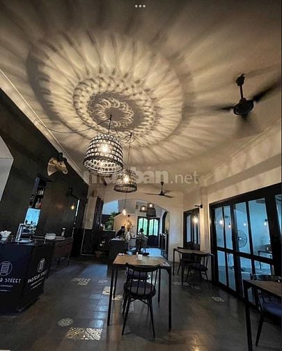 Cho thuê nhà hàng Madhouse Thảo Điền, Q.2. DT 30x35m. Giá 8.000USD