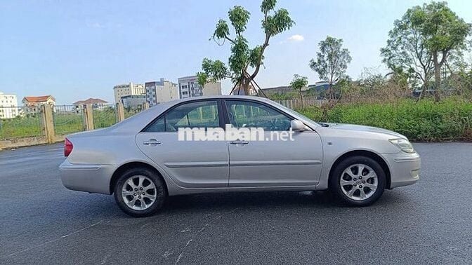 Toyota Camry 3.0V model 2005 bạc đẹp