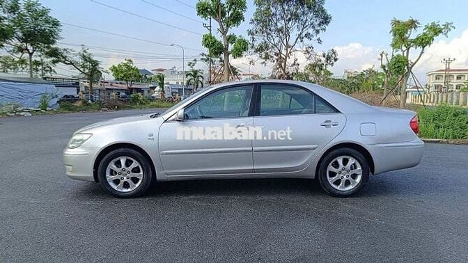 Toyota Camry 3.0V model 2005 bạc đẹp