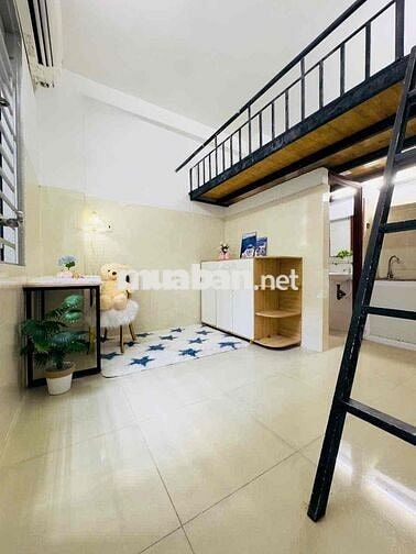 CĂN HỘ GÁC LỬNG TÁCH BẾP CÓ CỬA SỔ THOÁNG MÁT NGAY TÂN BÌNH