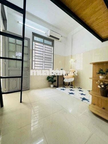 CĂN HỘ GÁC LỬNG TÁCH BẾP CÓ CỬA SỔ THOÁNG MÁT NGAY TÂN BÌNH